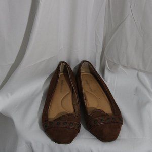 212245-8 1/2 W Women Brown Flat Casual Shoes.  Comfortview.